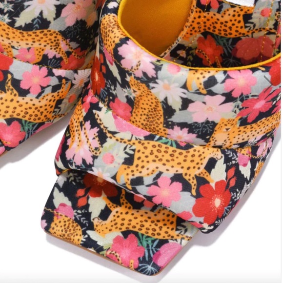 C- Cheetah floral print with ornate gold heel - Picture 5 of 7